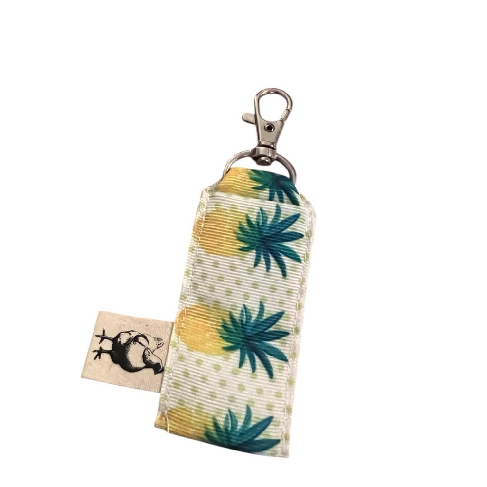 🍍HENS & HONEY SHOPPE: Pineapple design lip gloss holder keychain preowned.